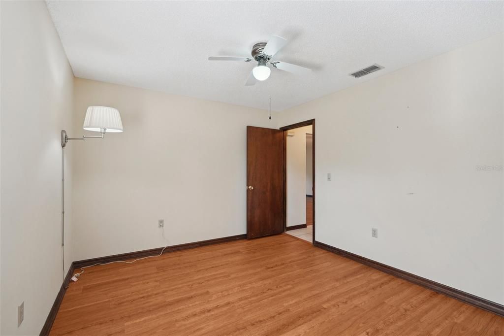 Activo con contrato: $185,000 (2 camas, 2 baños, 1374 Pies cuadrados)