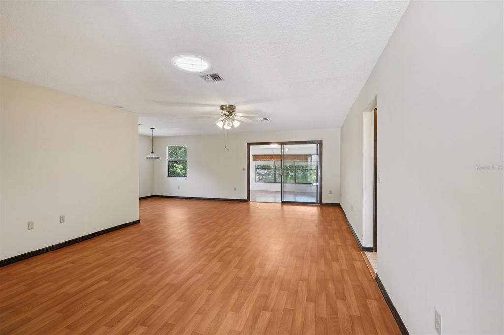 Activo con contrato: $185,000 (2 camas, 2 baños, 1374 Pies cuadrados)