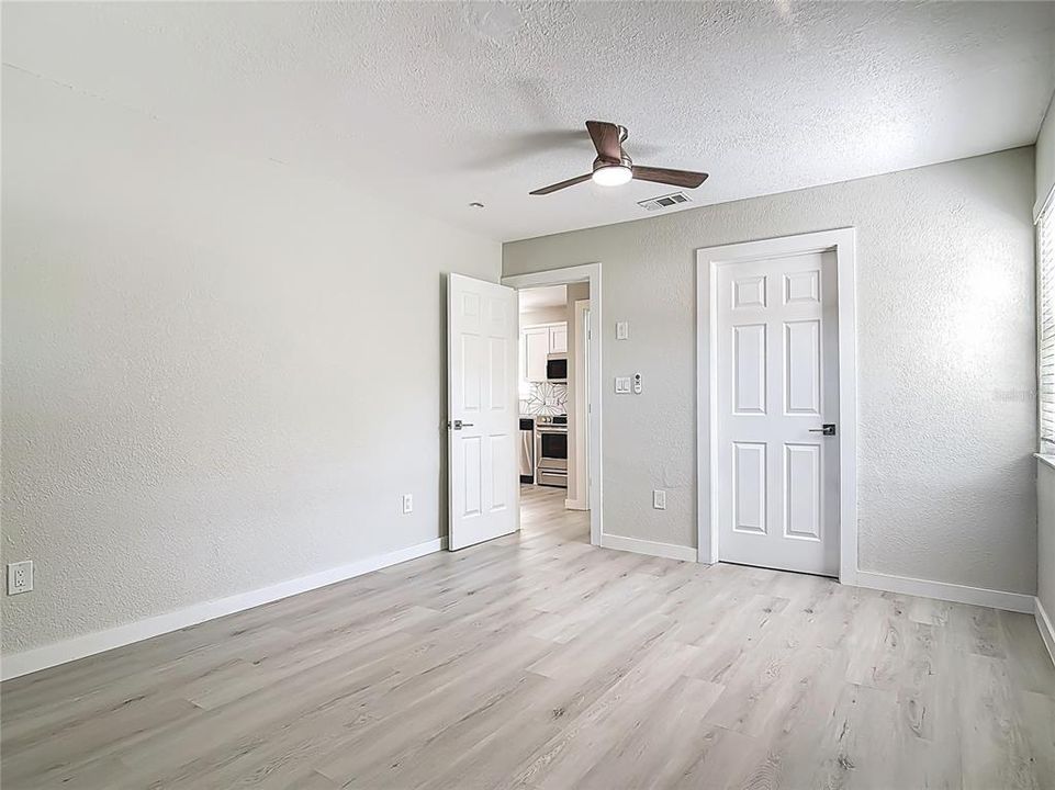 Active With Contract: $259,000 (2 beds, 2 baths, 1212 Square Feet)