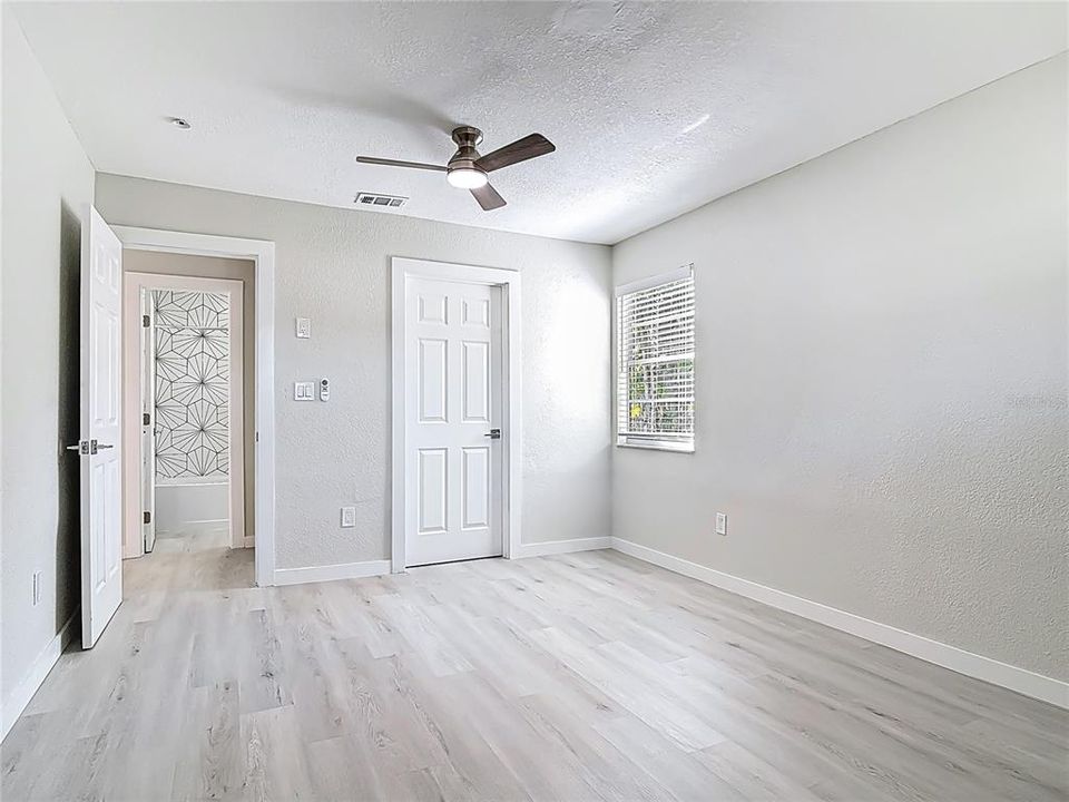 Active With Contract: $259,000 (2 beds, 2 baths, 1212 Square Feet)