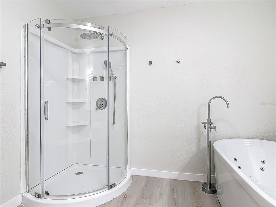 Active With Contract: $259,000 (2 beds, 2 baths, 1212 Square Feet)