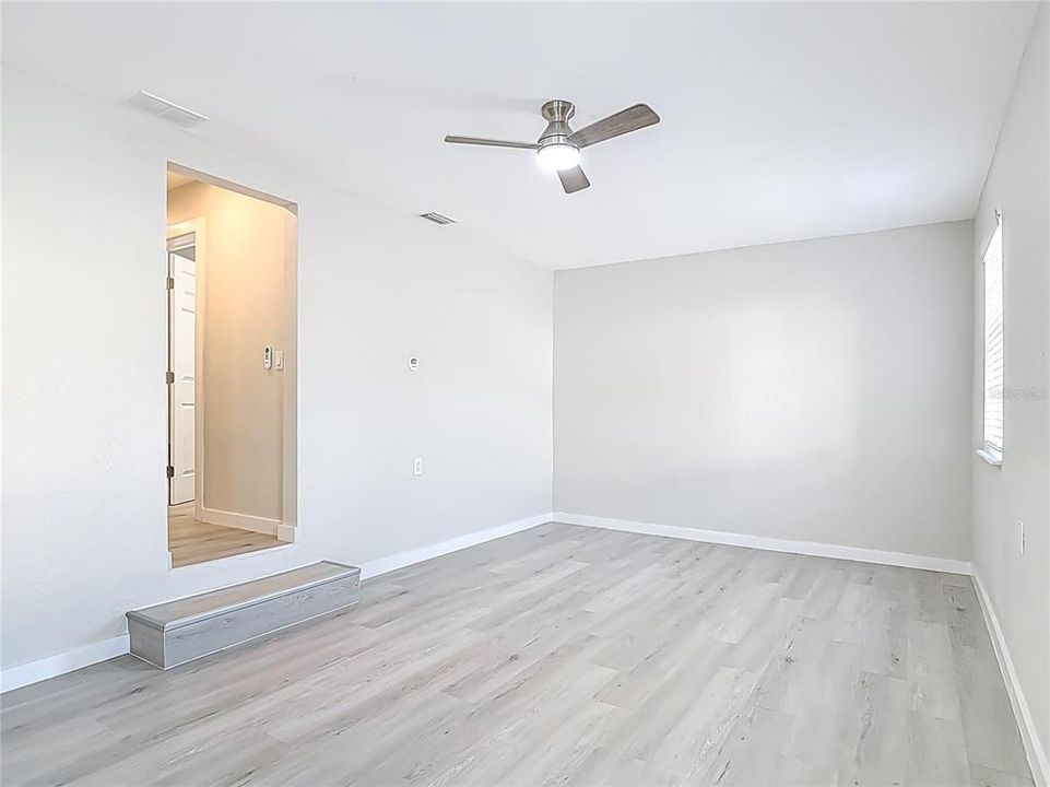 Active With Contract: $259,000 (2 beds, 2 baths, 1212 Square Feet)