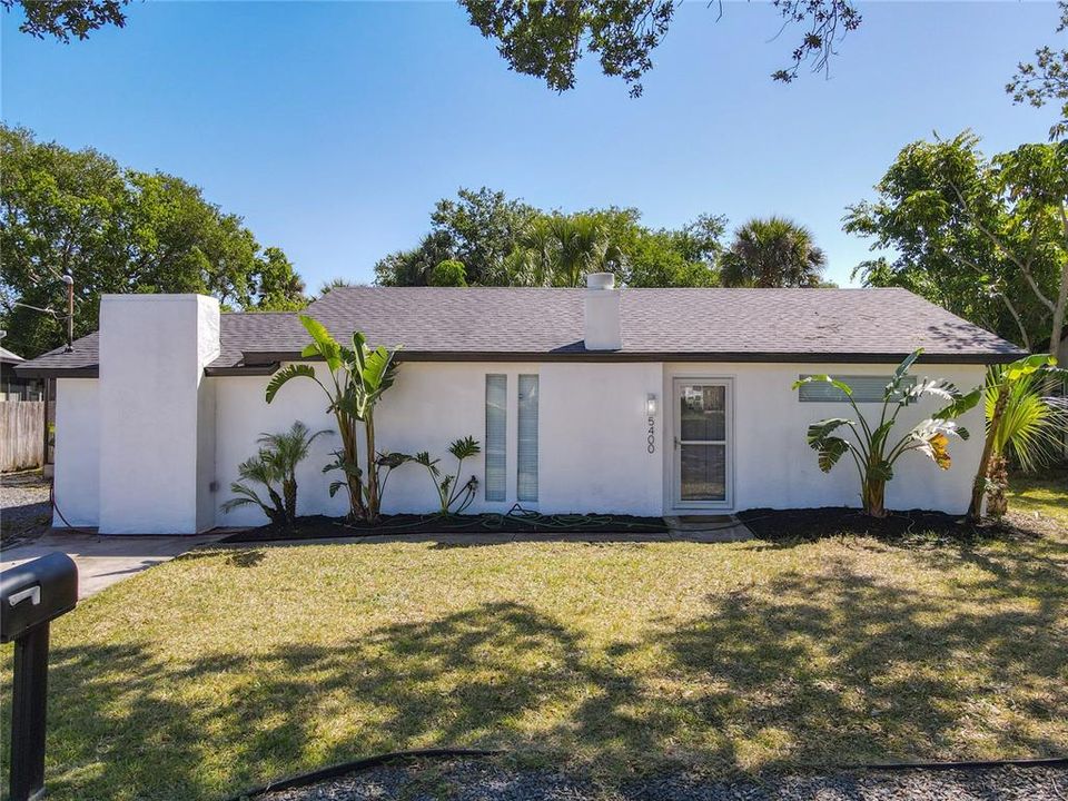 Active With Contract: $259,000 (2 beds, 2 baths, 1212 Square Feet)