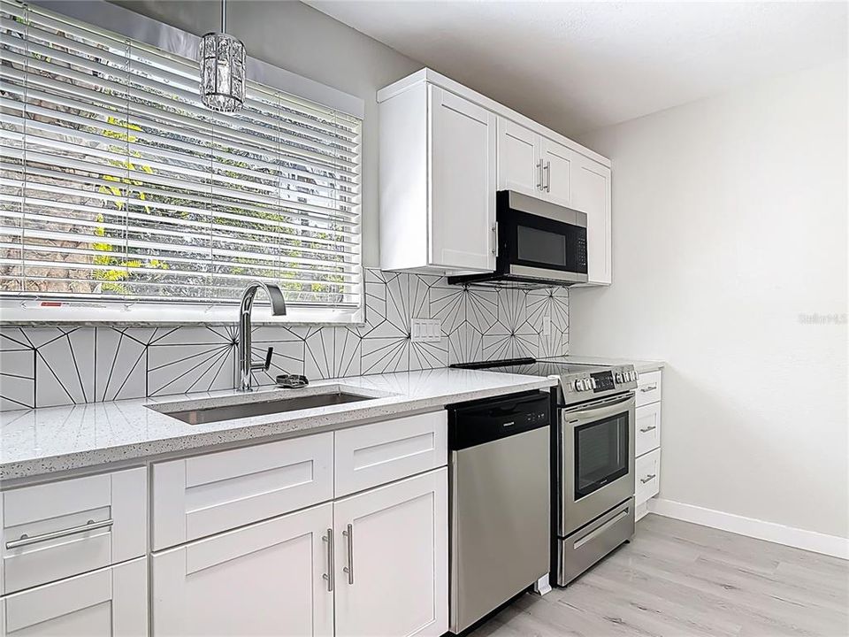 Active With Contract: $259,000 (2 beds, 2 baths, 1212 Square Feet)