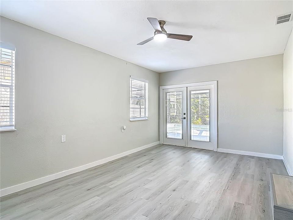 Active With Contract: $259,000 (2 beds, 2 baths, 1212 Square Feet)