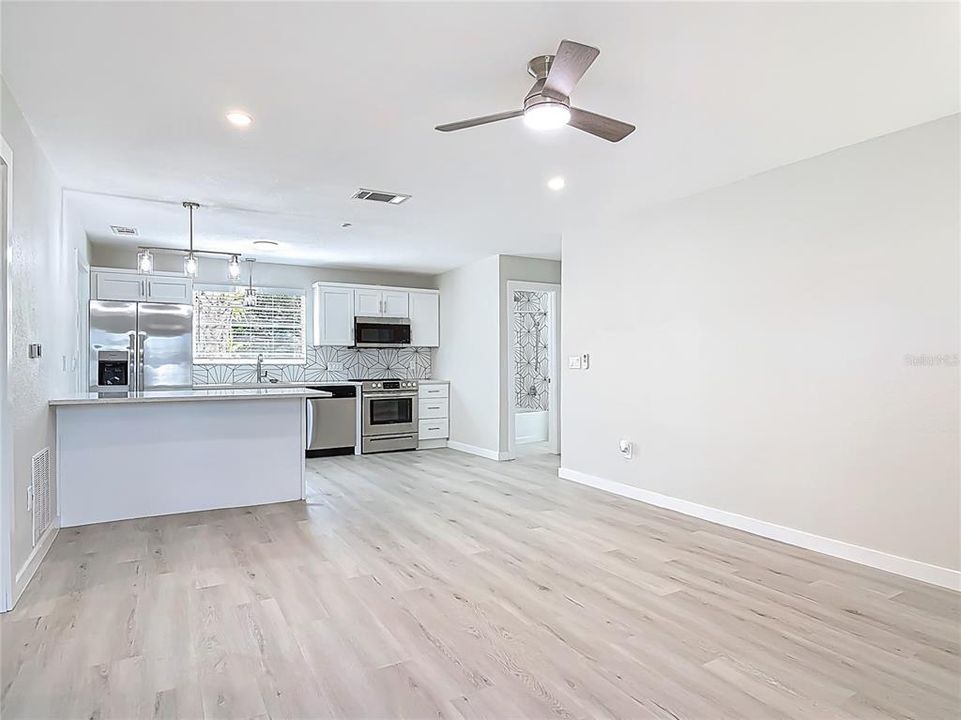 Active With Contract: $259,000 (2 beds, 2 baths, 1212 Square Feet)