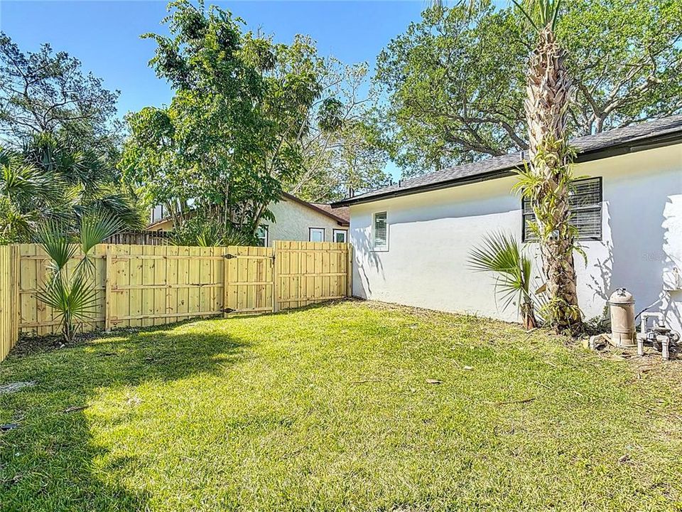 Active With Contract: $259,000 (2 beds, 2 baths, 1212 Square Feet)