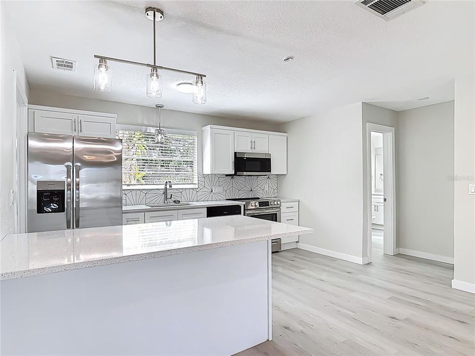 Active With Contract: $259,000 (2 beds, 2 baths, 1212 Square Feet)