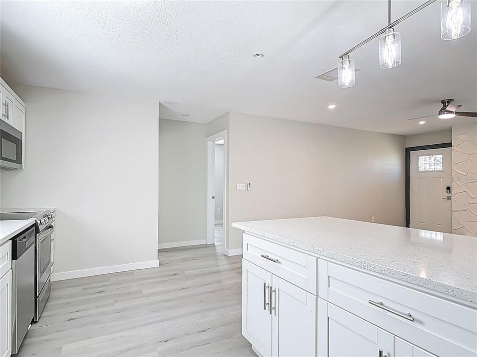 Active With Contract: $259,000 (2 beds, 2 baths, 1212 Square Feet)