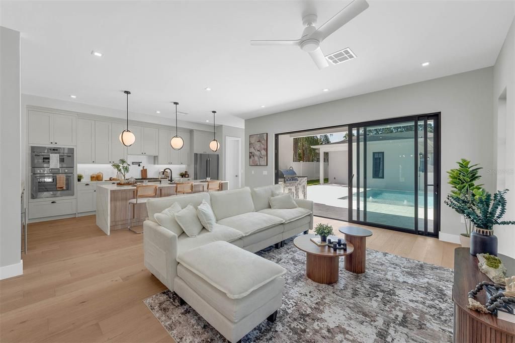 Под контрактом: $1,499,900 (5 спален, 4 ванн, 3246 Квадратных фут)