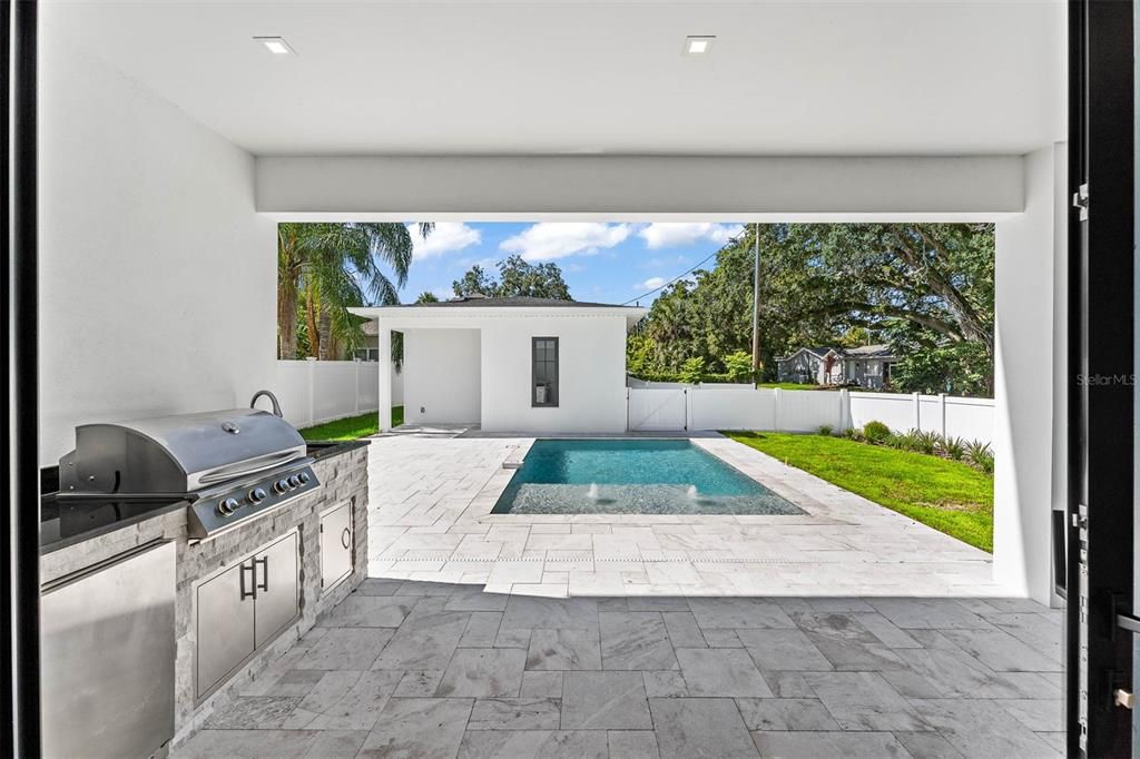 Под контрактом: $1,499,900 (5 спален, 4 ванн, 3246 Квадратных фут)