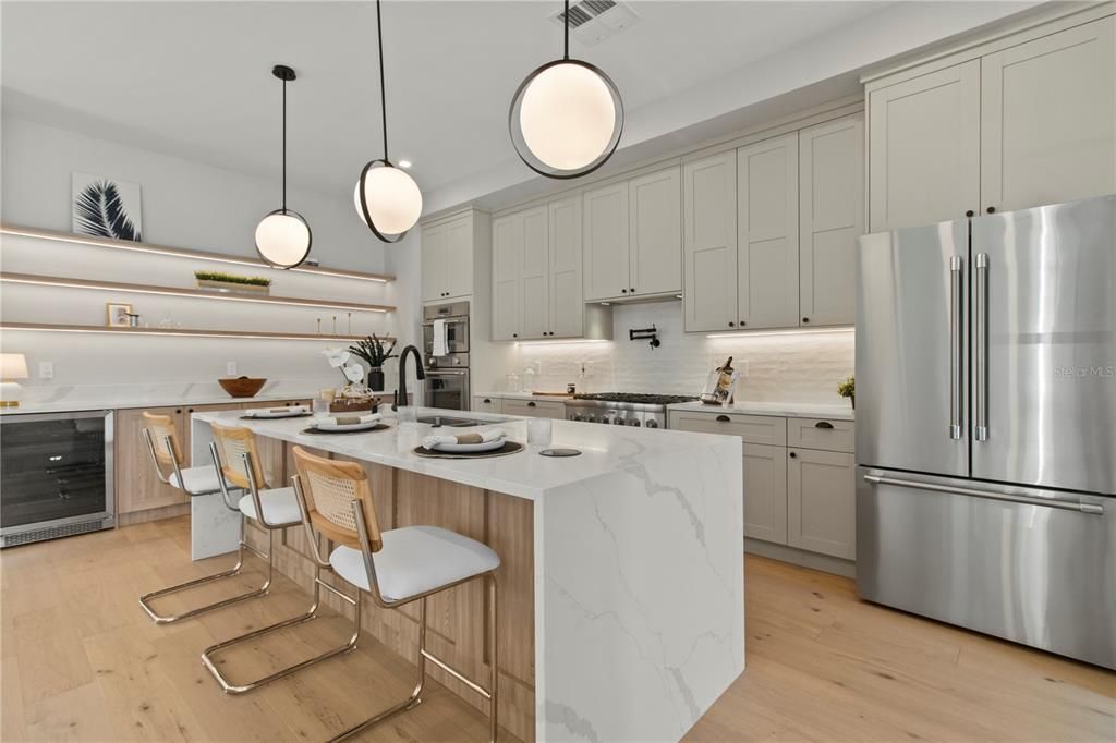 Под контрактом: $1,499,900 (5 спален, 4 ванн, 3246 Квадратных фут)