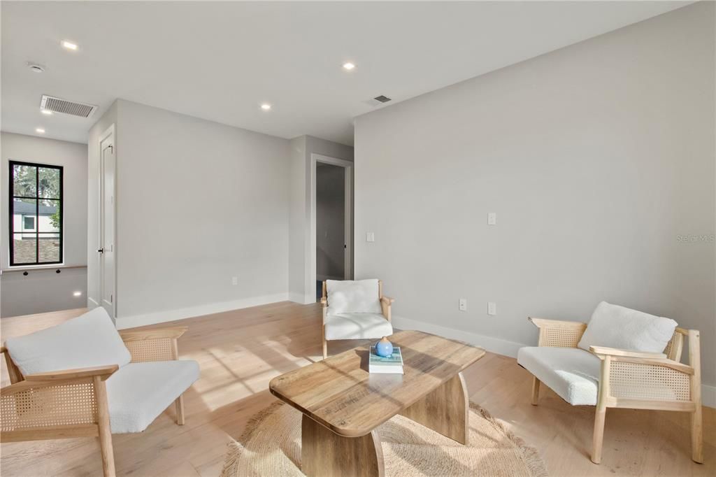 Под контрактом: $1,499,900 (5 спален, 4 ванн, 3246 Квадратных фут)