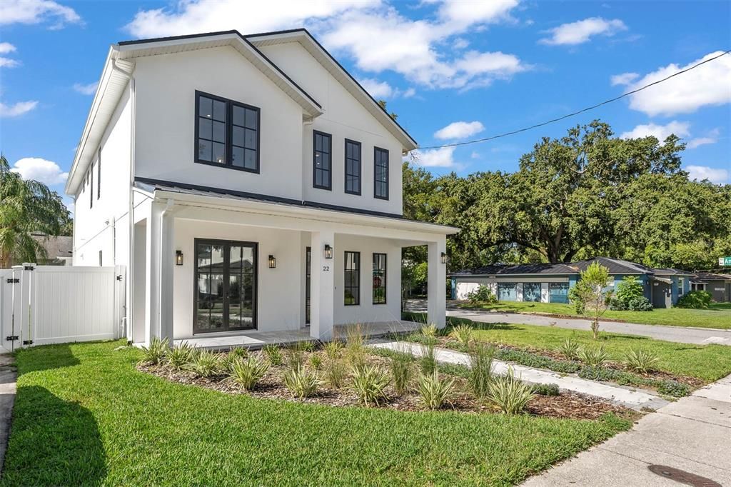 Под контрактом: $1,499,900 (5 спален, 4 ванн, 3246 Квадратных фут)