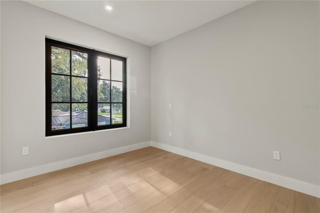 Под контрактом: $1,499,900 (5 спален, 4 ванн, 3246 Квадратных фут)