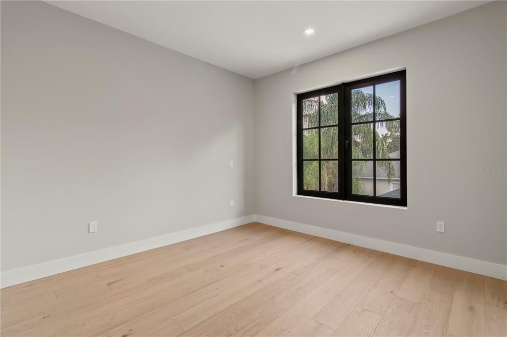 Под контрактом: $1,499,900 (5 спален, 4 ванн, 3246 Квадратных фут)