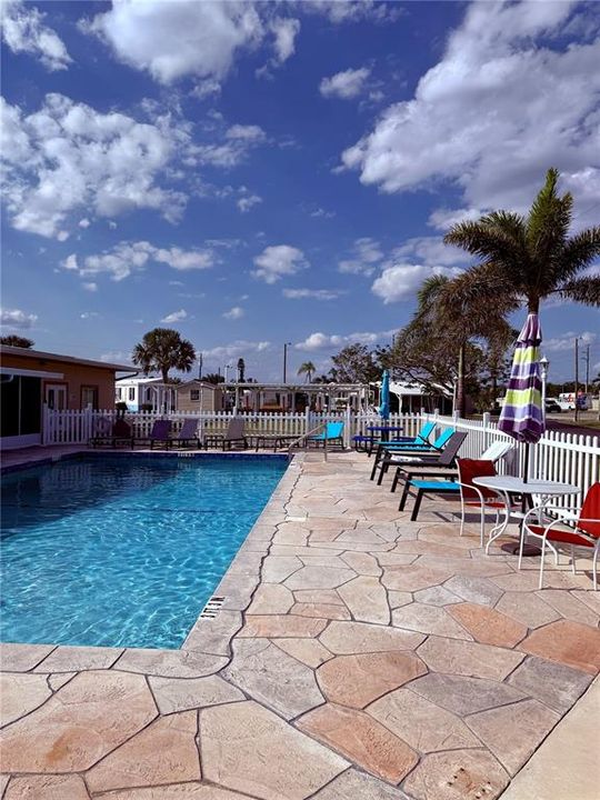 For Sale: $124,900 (2 beds, 2 baths, 960 Square Feet)