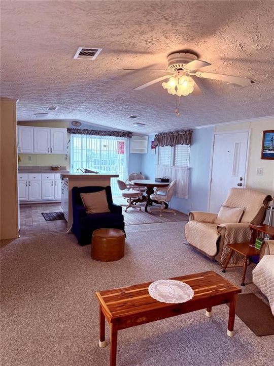 For Sale: $124,900 (2 beds, 2 baths, 960 Square Feet)