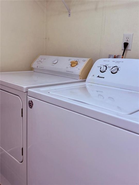 For Sale: $124,900 (2 beds, 2 baths, 960 Square Feet)