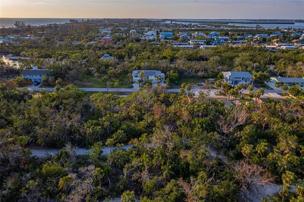 En Venta: $1,370,000 (0.41 acres)