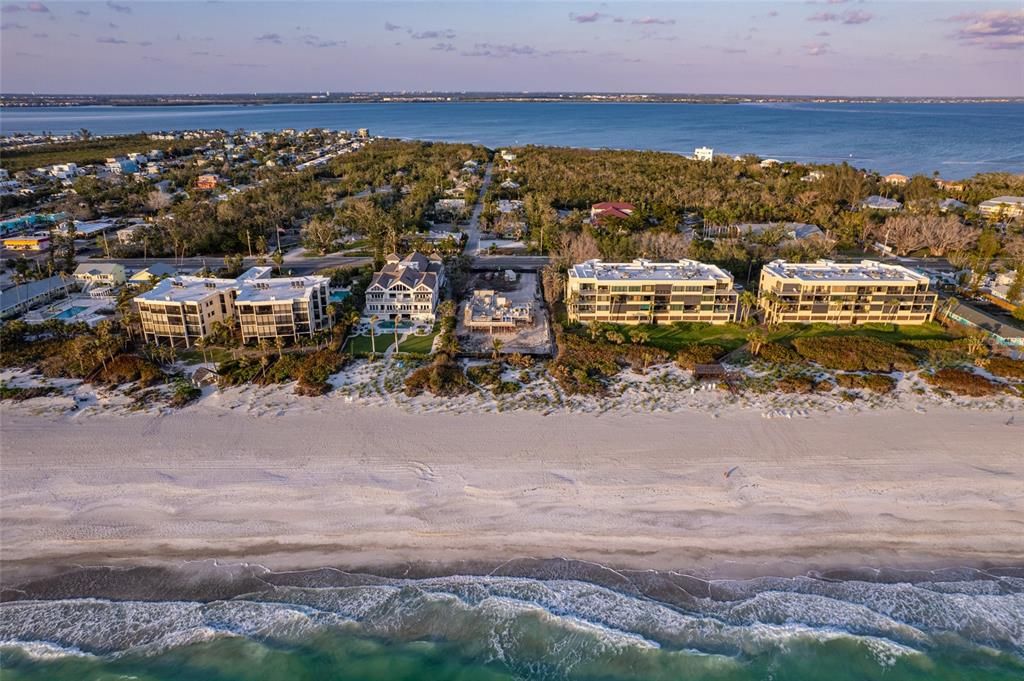 En Venta: $1,370,000 (0.41 acres)