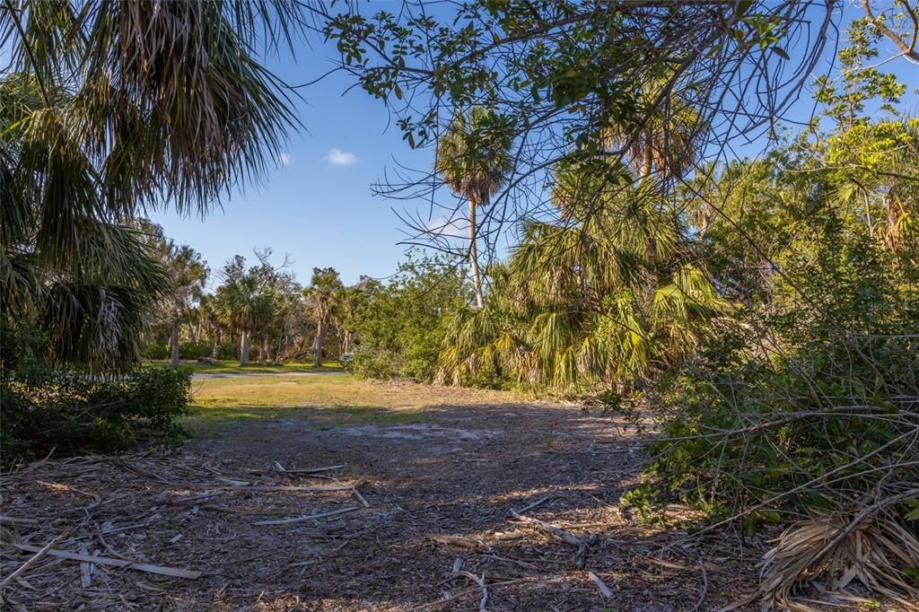 En Venta: $1,370,000 (0.41 acres)