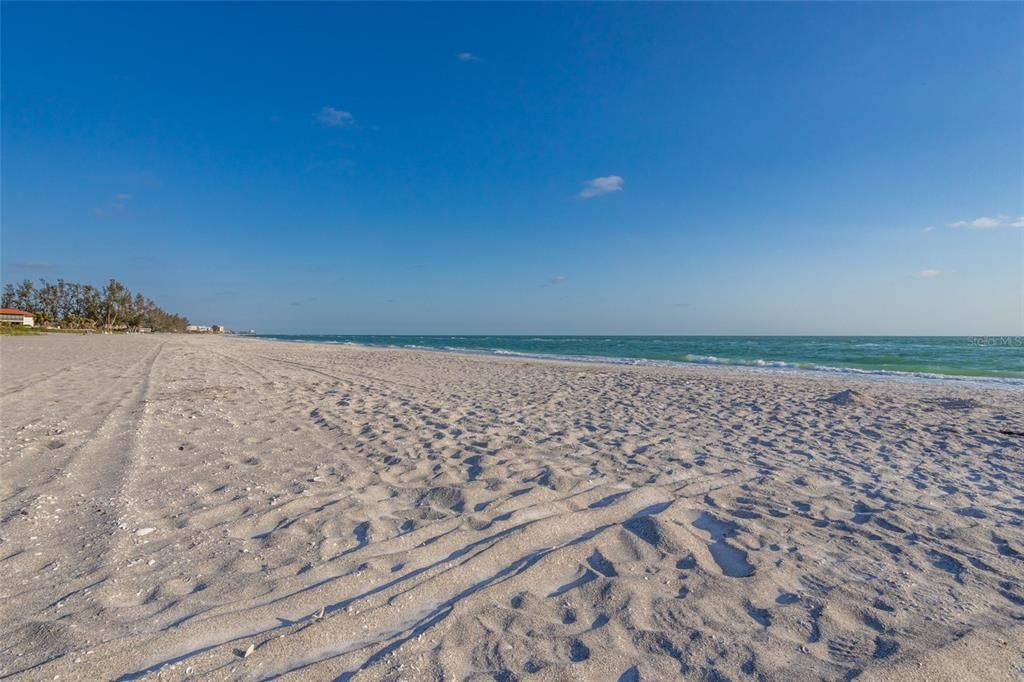 En Venta: $1,370,000 (0.41 acres)