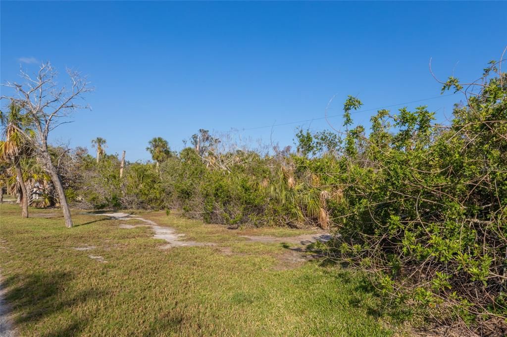 En Venta: $1,370,000 (0.41 acres)