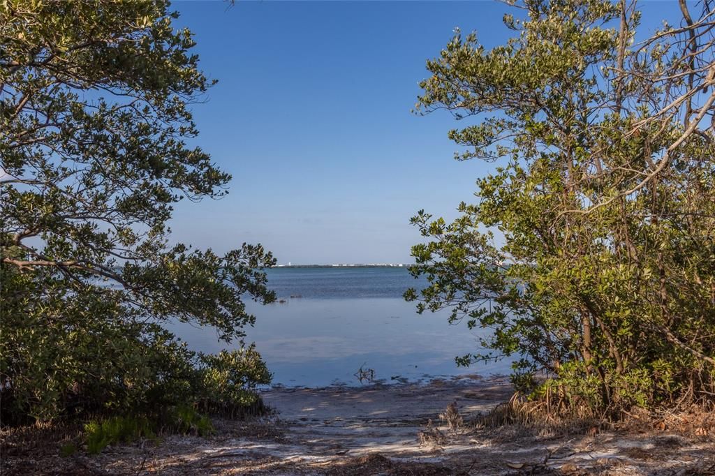 En Venta: $1,370,000 (0.41 acres)