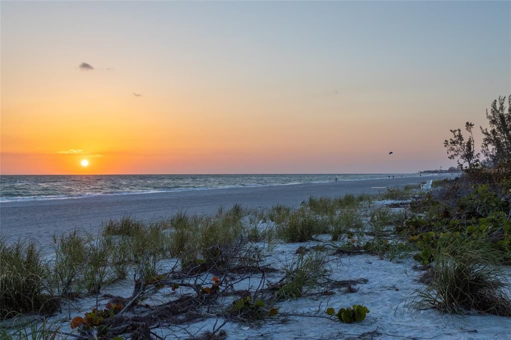 En Venta: $1,370,000 (0.41 acres)