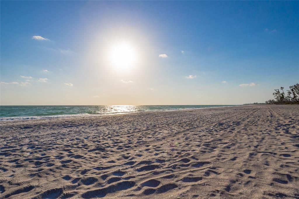 En Venta: $1,370,000 (0.41 acres)