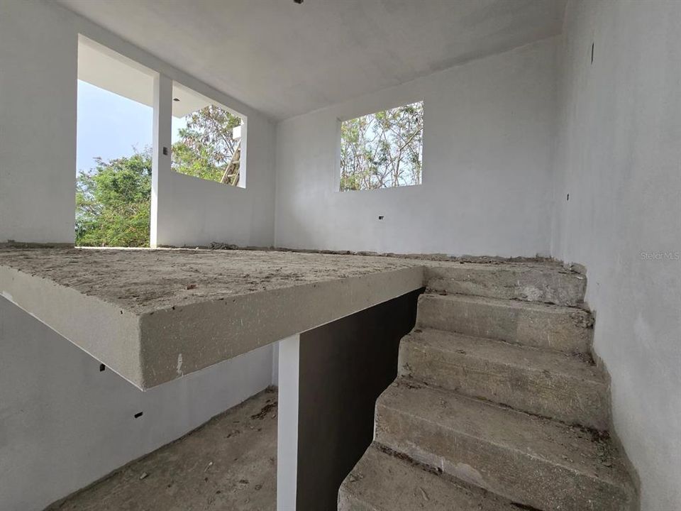 For Sale: $165,000 (3 beds, 3 baths, 2520 Square Feet)