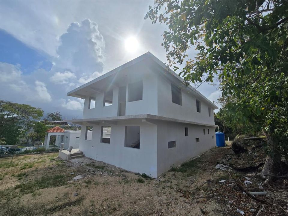 For Sale: $165,000 (3 beds, 3 baths, 2520 Square Feet)