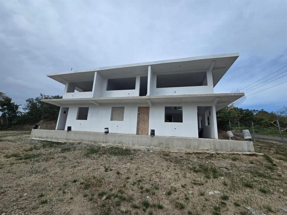 For Sale: $165,000 (3 beds, 3 baths, 2520 Square Feet)