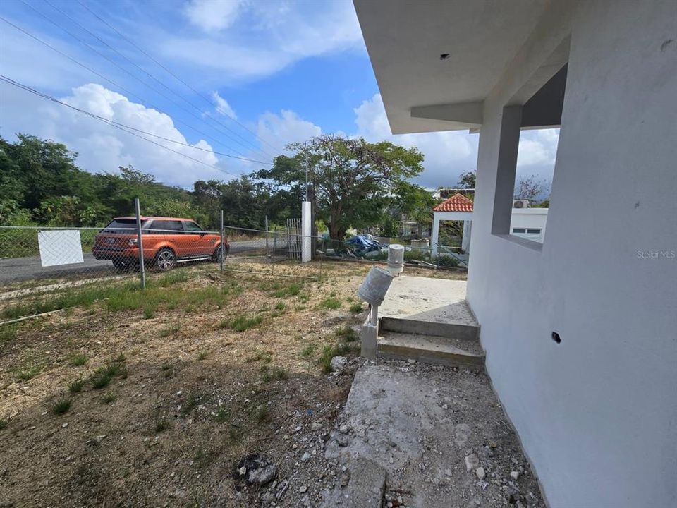 For Sale: $165,000 (3 beds, 3 baths, 2520 Square Feet)