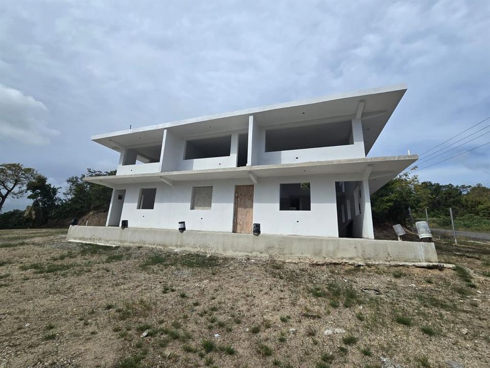 For Sale: $165,000 (3 beds, 3 baths, 2520 Square Feet)