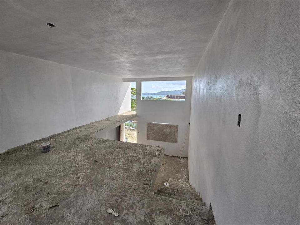 For Sale: $165,000 (3 beds, 3 baths, 2520 Square Feet)