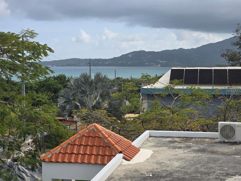 For Sale: $165,000 (3 beds, 3 baths, 2520 Square Feet)