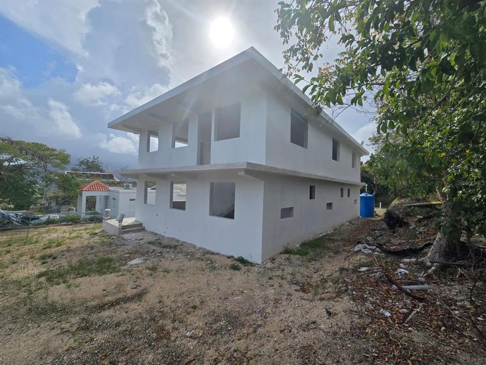 For Sale: $165,000 (3 beds, 3 baths, 2520 Square Feet)