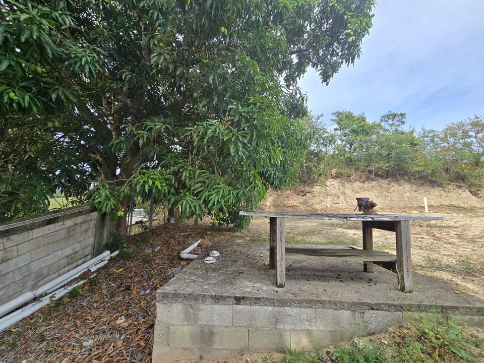 For Sale: $165,000 (3 beds, 3 baths, 2520 Square Feet)