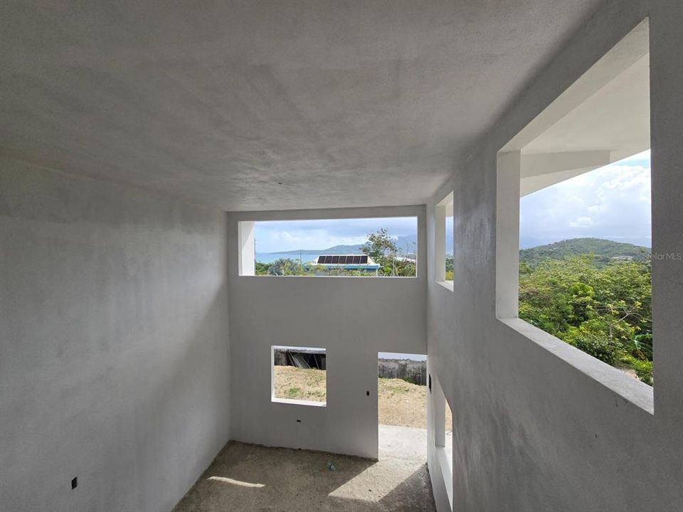 For Sale: $165,000 (3 beds, 3 baths, 2520 Square Feet)