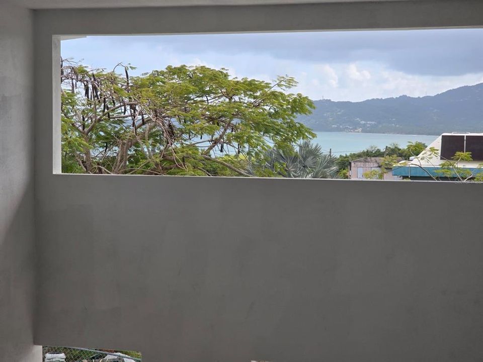 For Sale: $165,000 (3 beds, 3 baths, 2520 Square Feet)