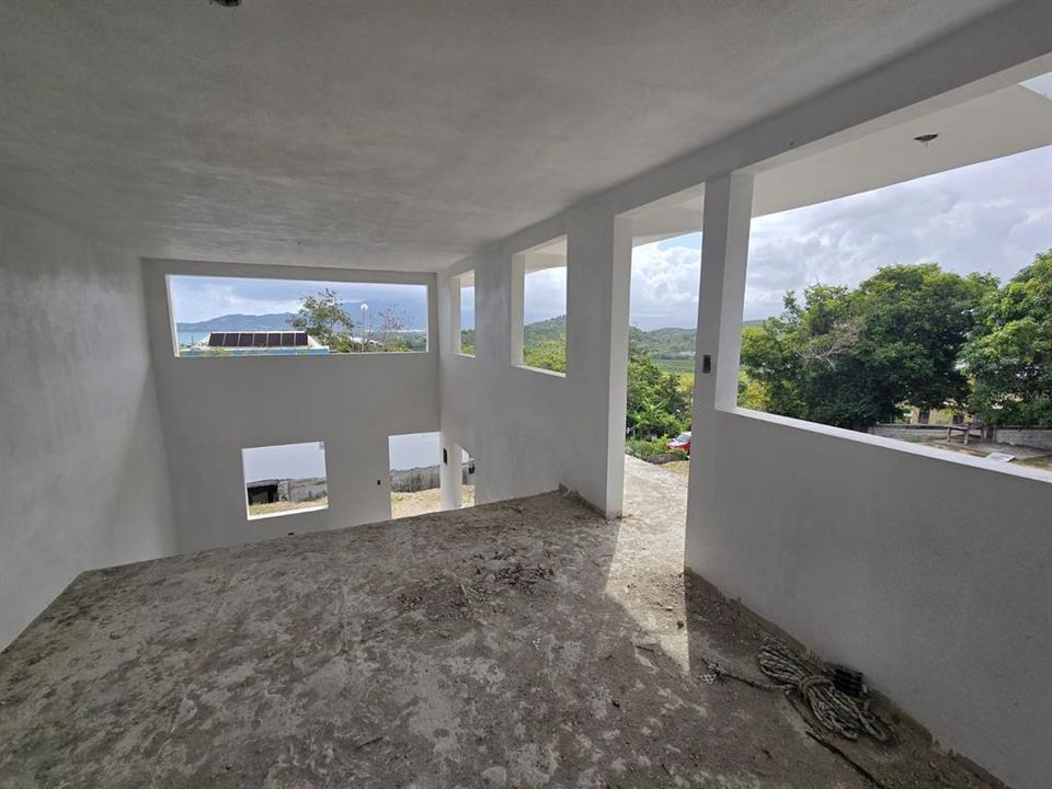 For Sale: $165,000 (3 beds, 3 baths, 2520 Square Feet)