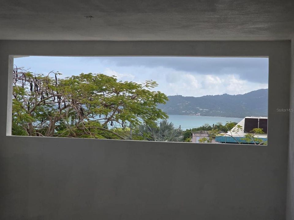 For Sale: $165,000 (3 beds, 3 baths, 2520 Square Feet)