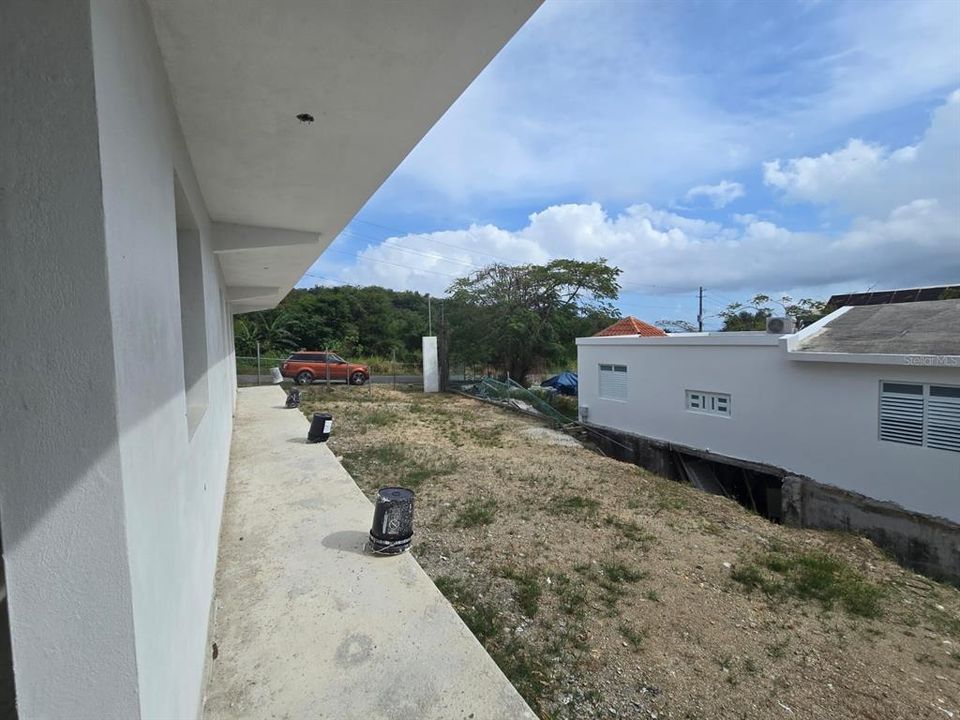 For Sale: $165,000 (3 beds, 3 baths, 2520 Square Feet)