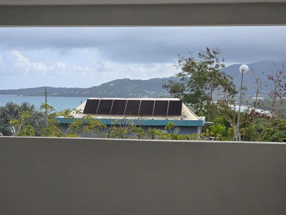 For Sale: $165,000 (3 beds, 3 baths, 2520 Square Feet)