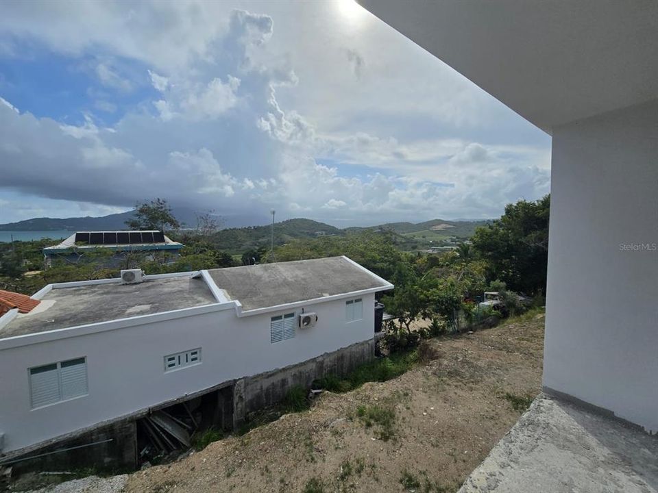 For Sale: $165,000 (3 beds, 3 baths, 2520 Square Feet)