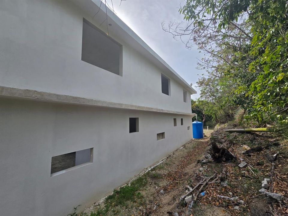 For Sale: $165,000 (3 beds, 3 baths, 2520 Square Feet)