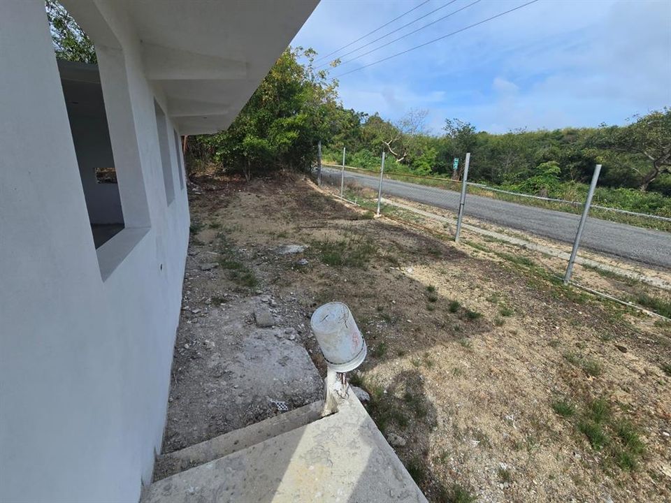 For Sale: $165,000 (3 beds, 3 baths, 2520 Square Feet)