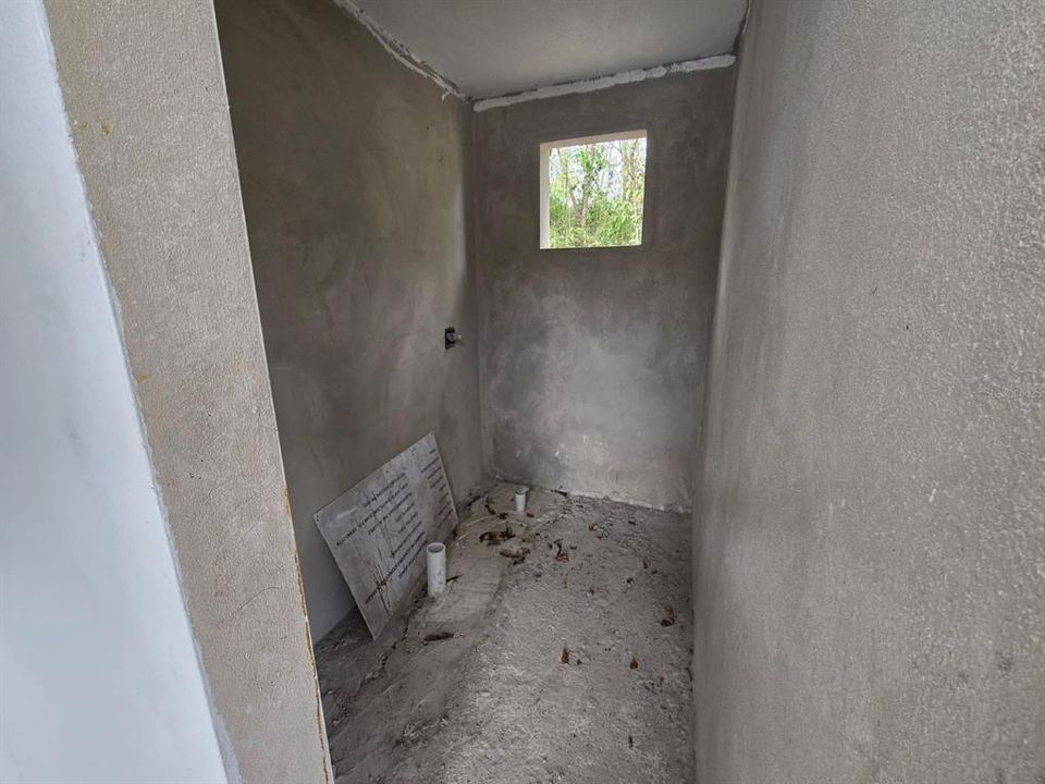 For Sale: $165,000 (3 beds, 3 baths, 2520 Square Feet)